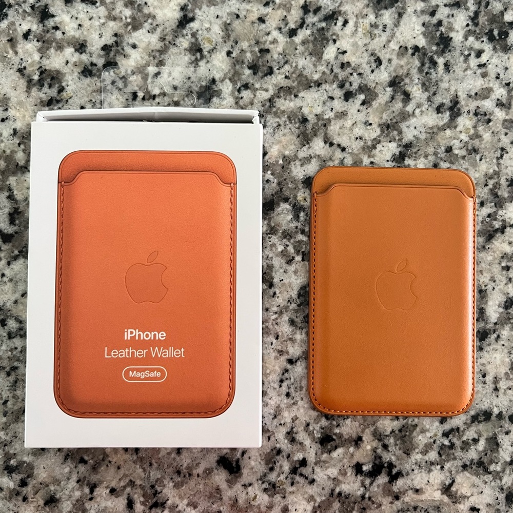 Apple iPhone Leather Wallet with MagSafe - Golden Brown